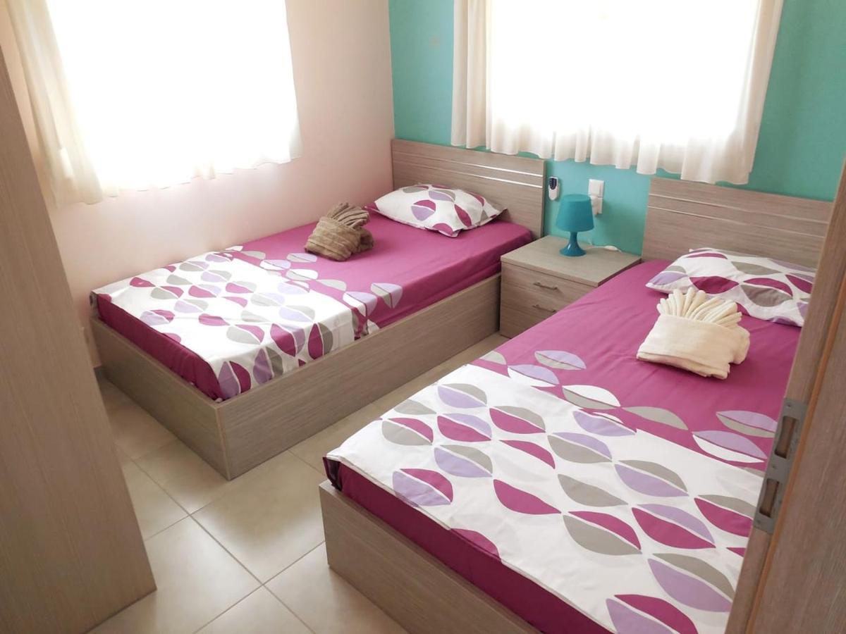 Costa Petra - Luxury Seaside Cottage With Garden - Vacation House For Families In Greece Nea Mesagkala Exterior photo