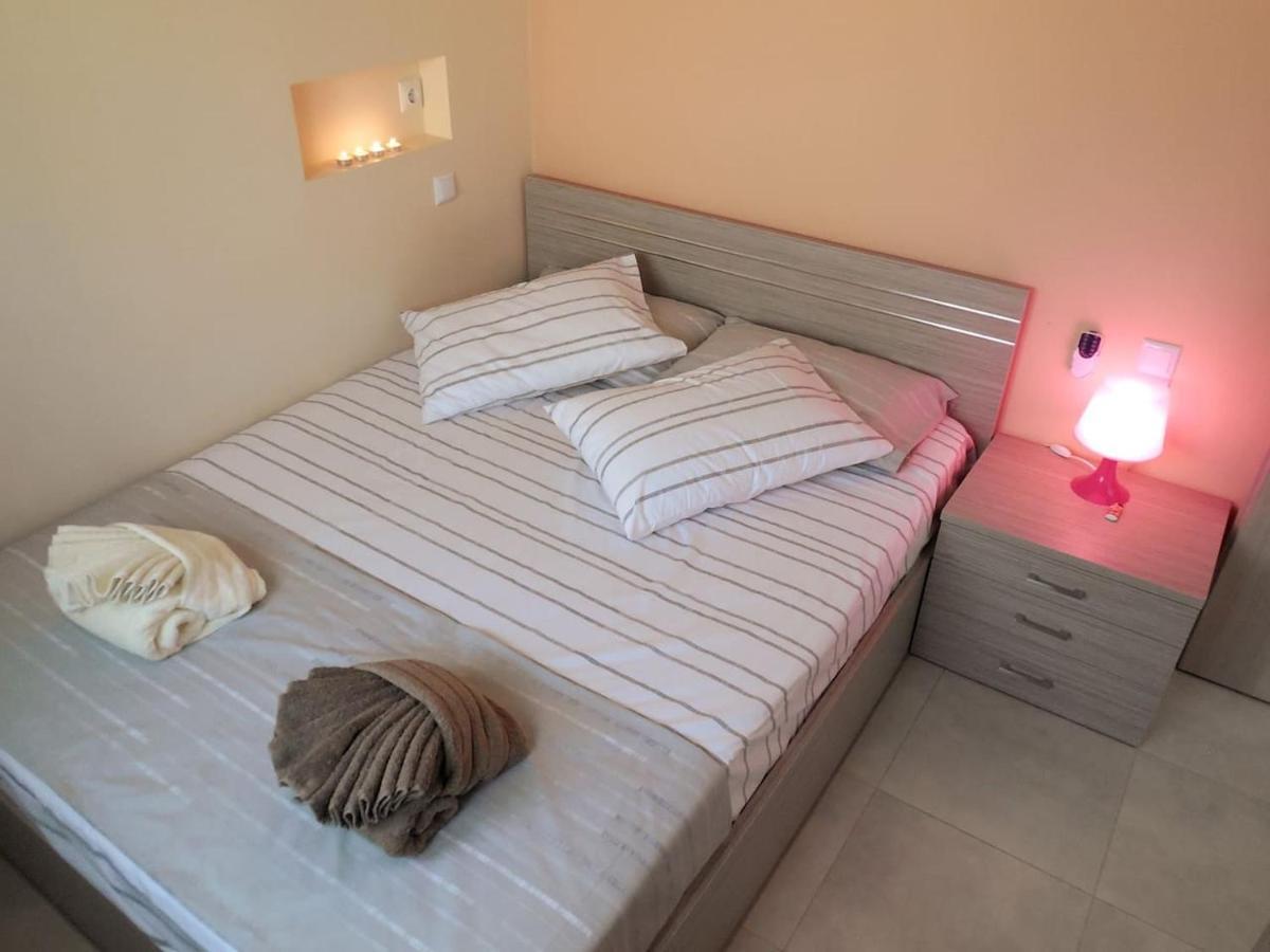 Costa Petra - Luxury Seaside Cottage With Garden - Vacation House For Families In Greece Nea Mesagkala Exterior photo